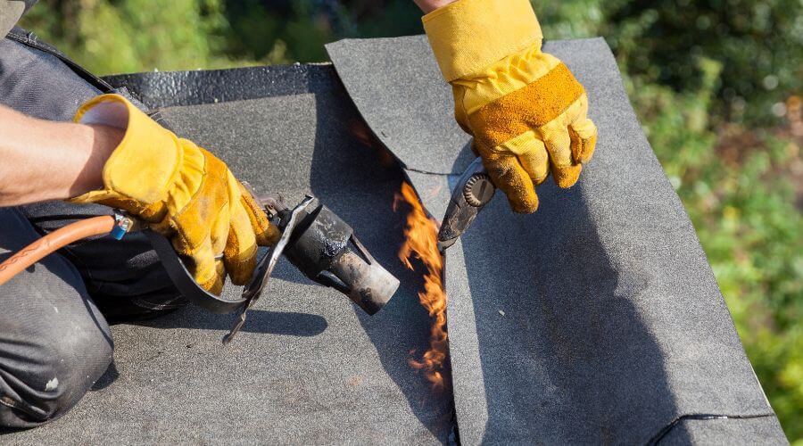 Expert Emergency Roof Repairs services in Hillsboro, IL